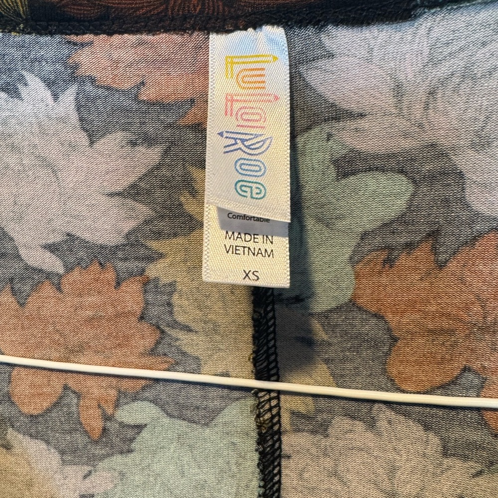 LUC XS LuLaRoe Floral Short Sleeve Top - Black, w/Pink, Orange , Green - Picture 3 of 8